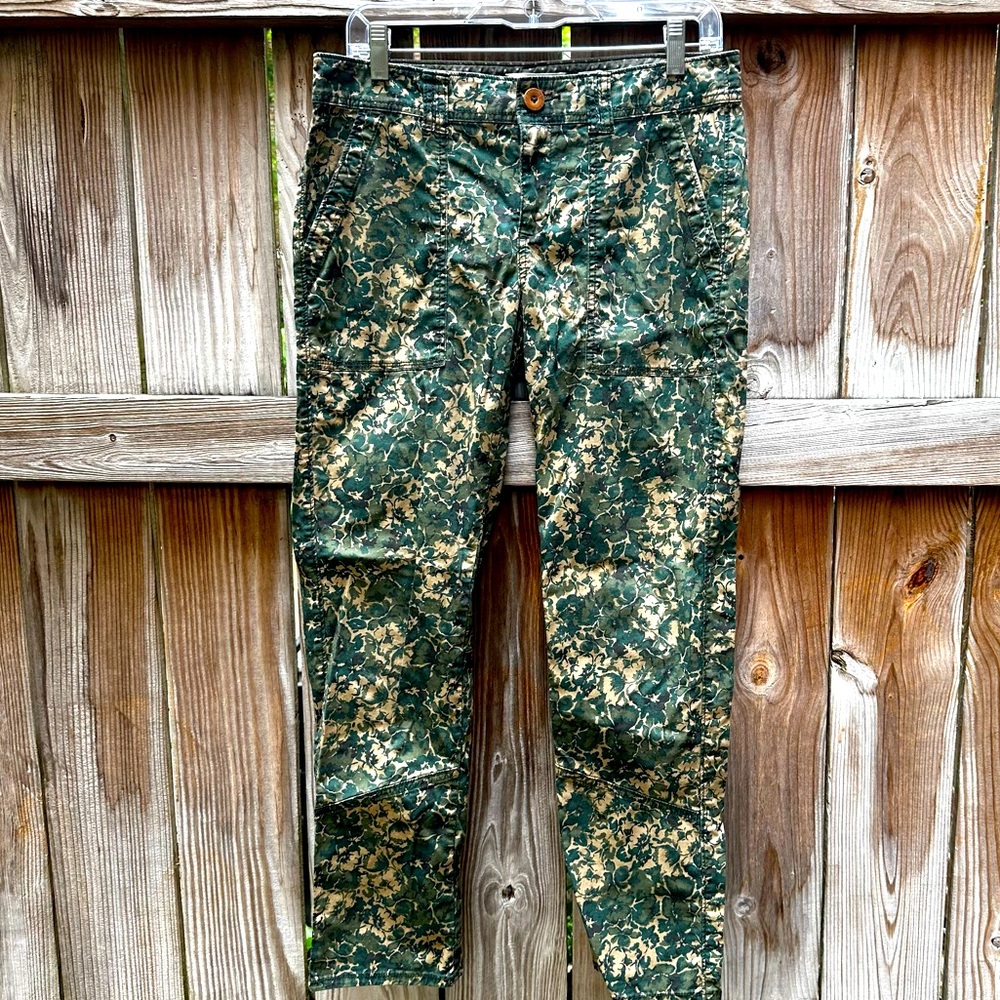 Hei Hei, size 29, chino, green floral camouflage